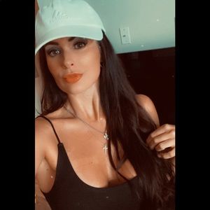 Meet your Posher, Courtney